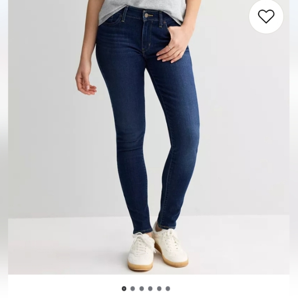 Levi's 711 Dark Wash Skinny. Size 25